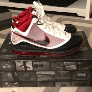 Nike Air Max Lebron VII